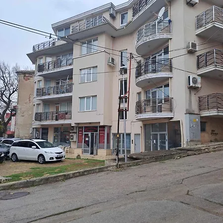 амира 2 Apartment Balchik