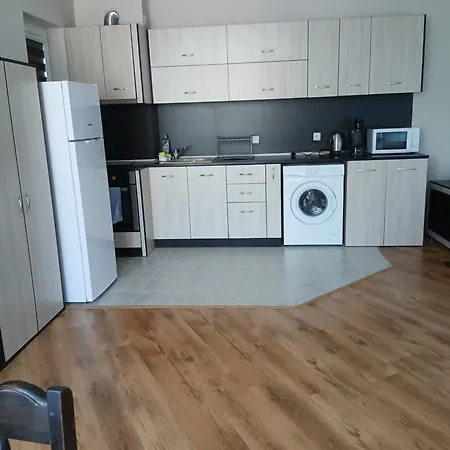 амира 2 Apartment Balchik